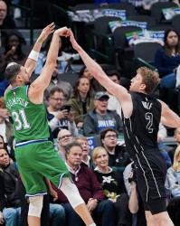 开云-克莱生涯三分命中达2800个，成为NBA历史第五位达此成就的球员